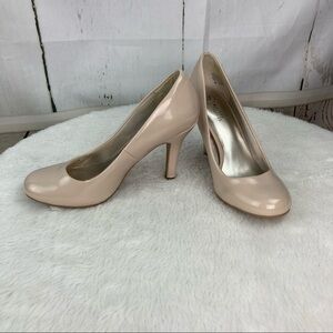 Mootsie tootsies Glossy tan round toe heels